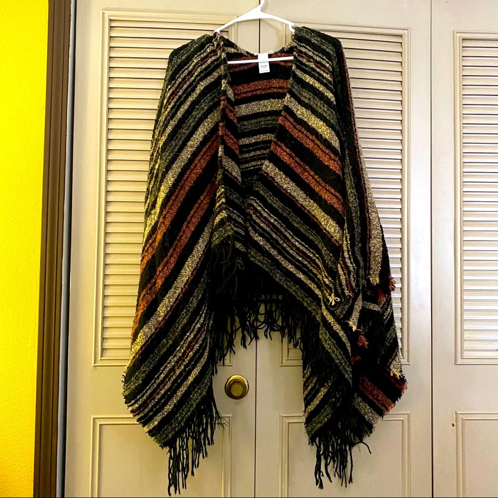 🦋 2 for 20 🦋 Maurices Poncho